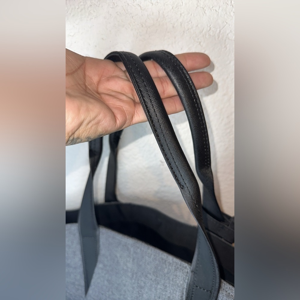 Lululemon Athletica Gray Shoulder Bag - Picture 10 of 14